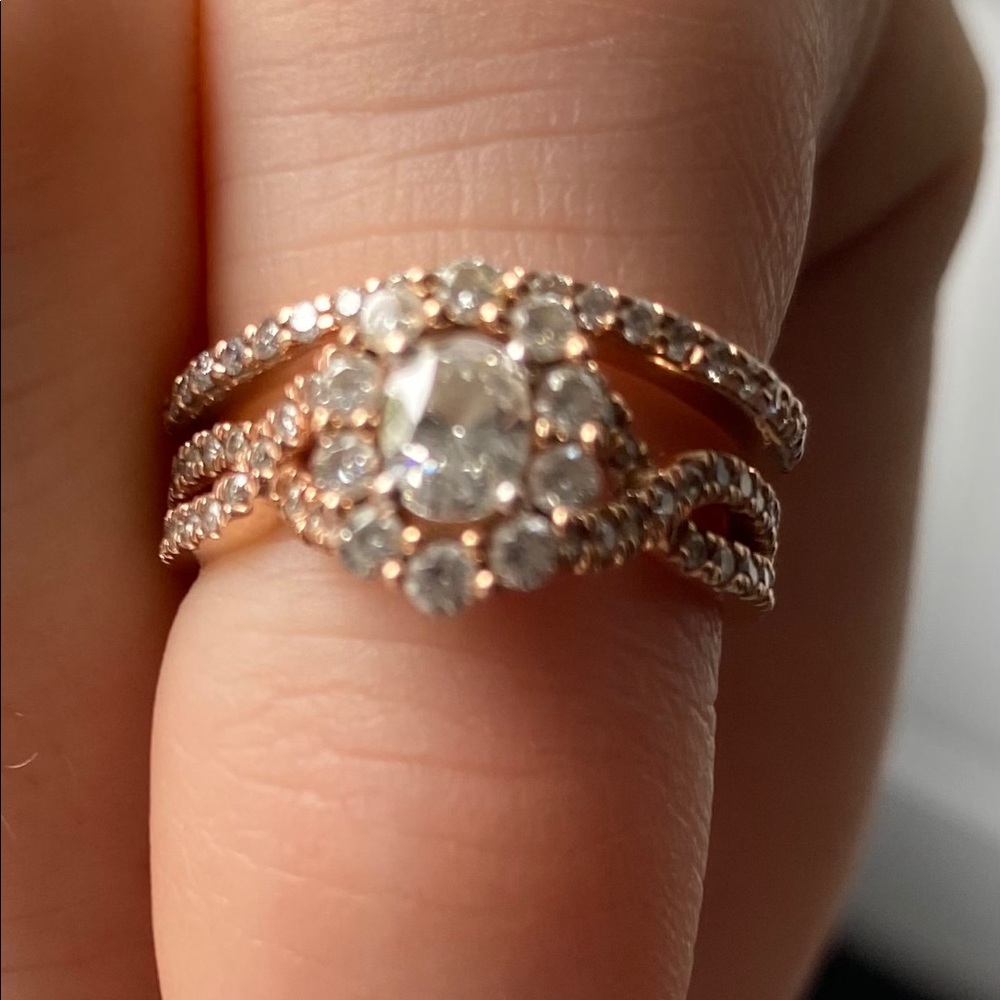 Wedding band and engagement ring set